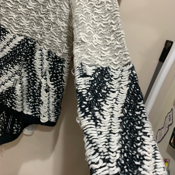 Sweater - Picture 3 of 8